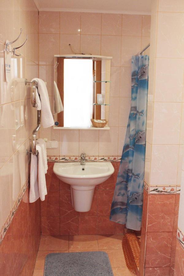 Ligena Econom Hotel Boryspilʼ Екстериор снимка